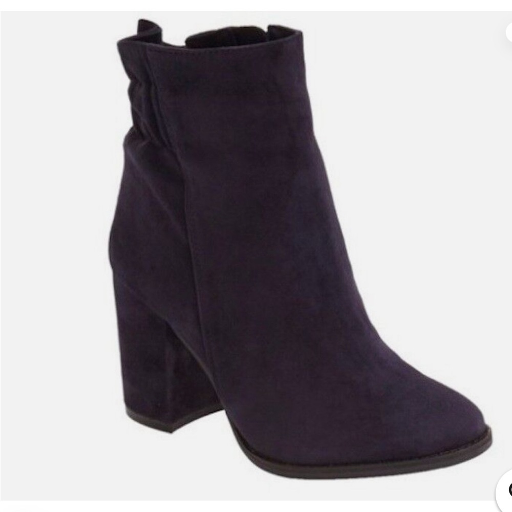 Arturo Chiang booties 9M GREAT CONDITION.
 Cant wear heels due to knee injuries